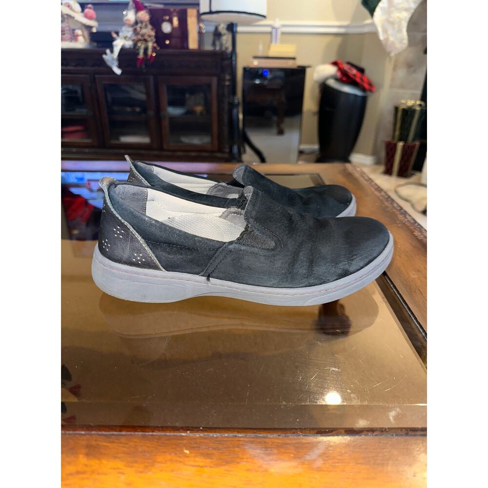 ⭐️ Women’s Dansko Halle Slip On Black Suede Comfort Sneakers. Size 39 ( 8.5 )